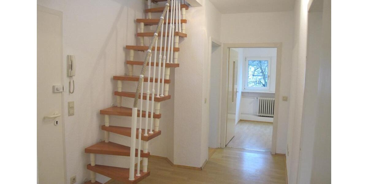 Stadtvilla in Bestlage, eine Wohnung pro Etage, Gartenmitnutzung 3.5 zimmer