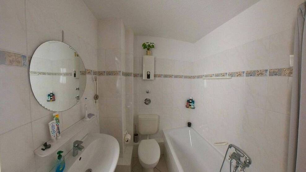 Moderne 2,5-Zimmer-Wohnung mit EBK in der Augustastraße 41
