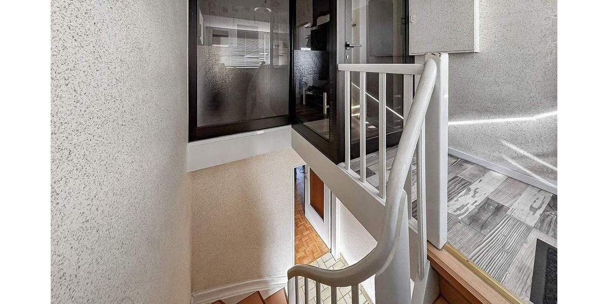 Ein- Zweifamilienhaus - Doppel- & Einzelgarage - Garten - FREIGEZOGEN 9 zimmer