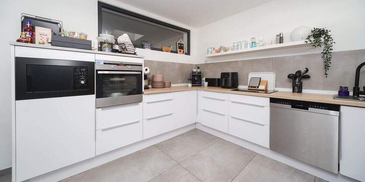 Hochwertige Erdgeschosswohnung mit Garten in kernsaniertem 3-Familienhaus 4 zimmer