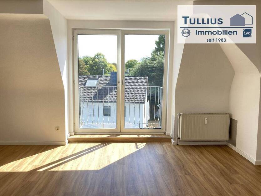 1-Zimmer-Dachgeschoßwohnung mit Einbauküche, 2 Balkone und Stellplatz in Essen-Borbeck