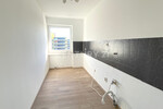 Stilvoll modernisierte 3,5-Zimmer-Wohnung mit Balkon, Aufzug und Stellplatz