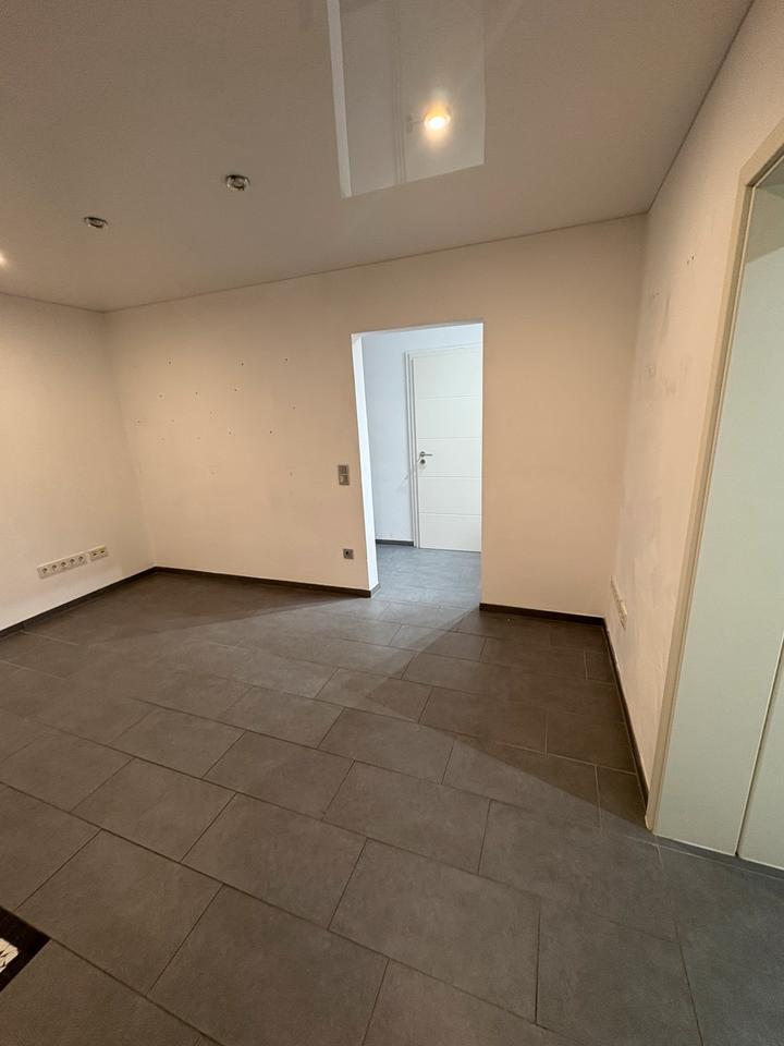 BüroStudioLokal ca.65qm,3,5Zi,Küche,2xWC C-R Bahnhofstr. zimmer