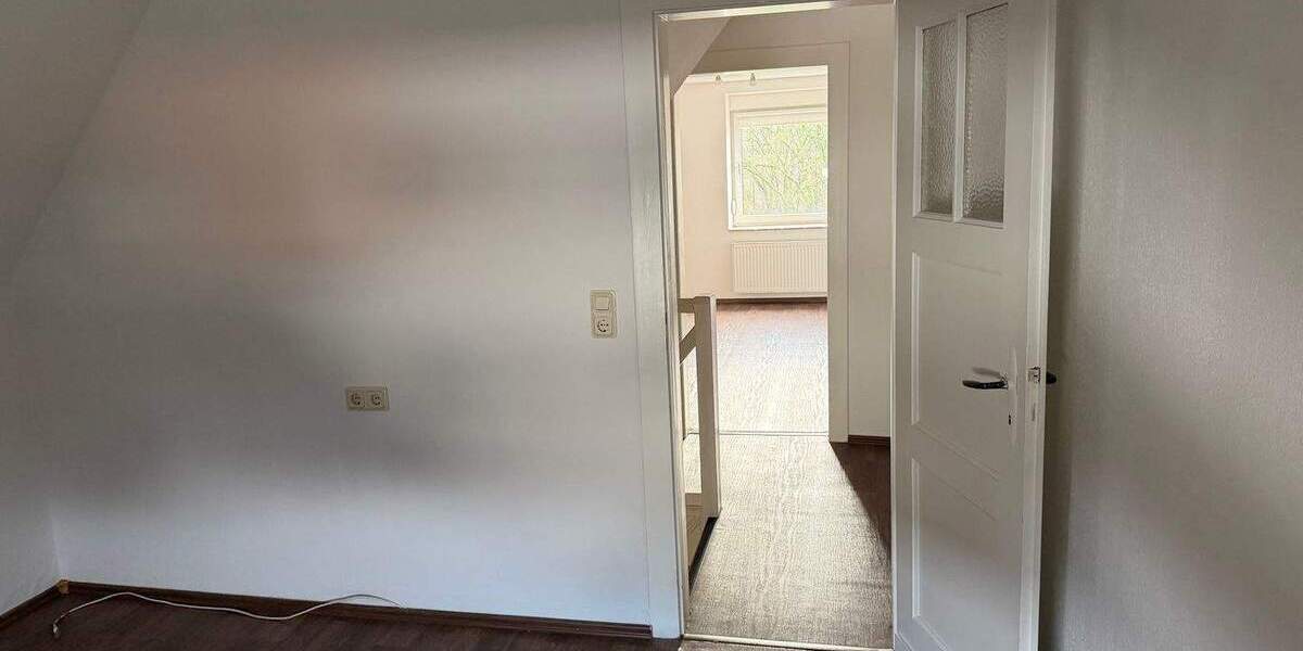 Gemütliche 2-Zimmer Dachgeschosswohnung mit Küche in Bottrop 3 zimmer