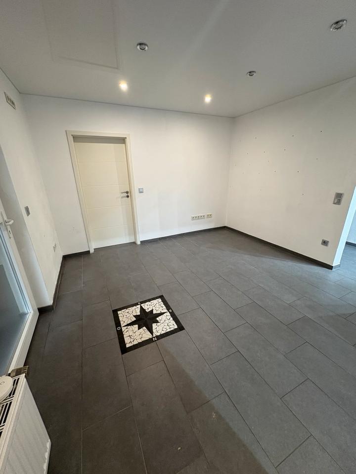 BüroStudioLokal ca.65qm,3,5Zi,Küche,2xWC C-R Bahnhofstr. zimmer