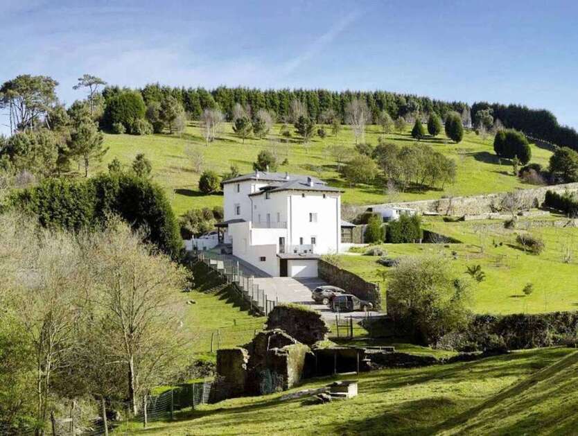 Haus zum Kaufen in Valdés 1.900.000 € 644 m²