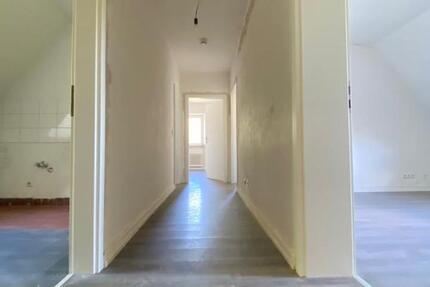*** Großzügig geschnittenes 3-Zimmer-DG-Apartment - hell und freundlich ***