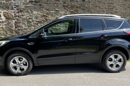 Ford Kuga 89.000 km 11.800 &euro; Dortmund 44227