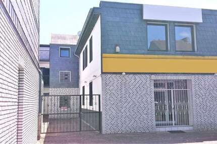 Haus zum Kaufen in Duisburg 980.000 € 770 m²