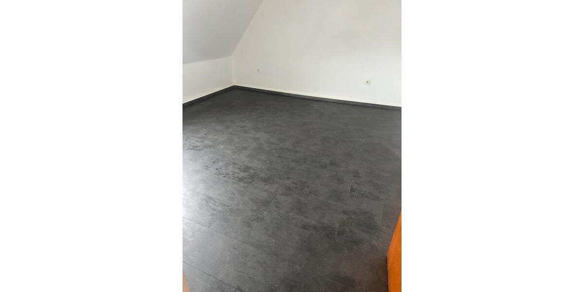 Dachgeschoßwohnung Oberhausen Biefang - 3.5 Zimmer, 78 m&sup2;, 750&euro; | Angebot:24480098