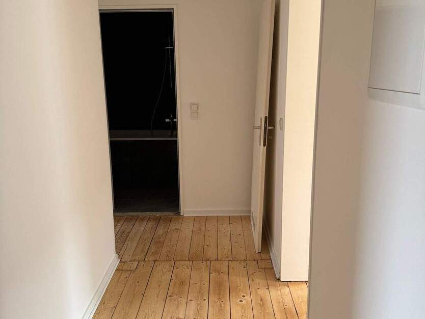 Renovierte, teilsanierte Wohnung mit zwei Zimmern in Duisburg-Neudorf 2 zimmer