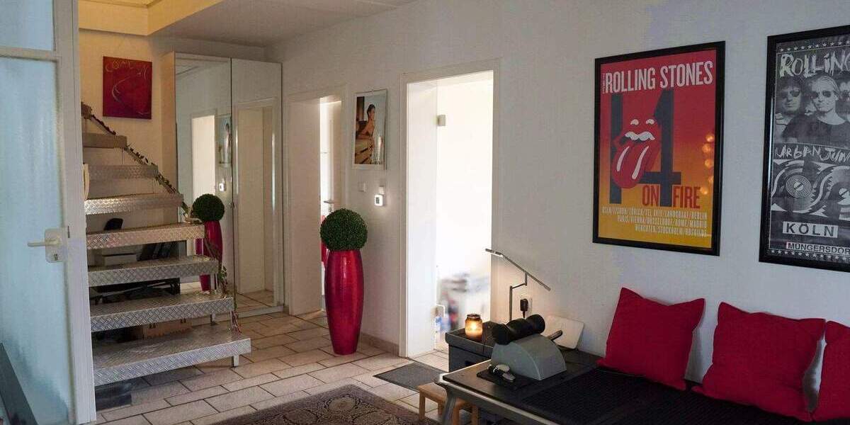 Komfort, Ruhe und Bauland zur Eigenverwirklichung. 8 zimmer