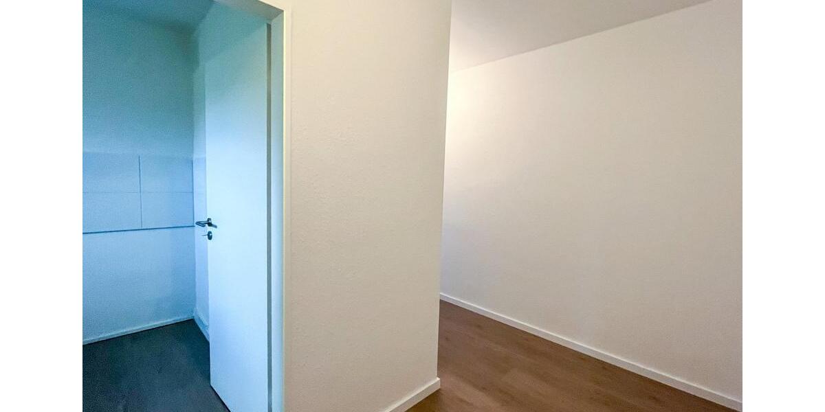Frisch sanierte 1,5 -Zimmer-Wohnung, Balkon mit Blick ins Grüne! 1 zimmer
