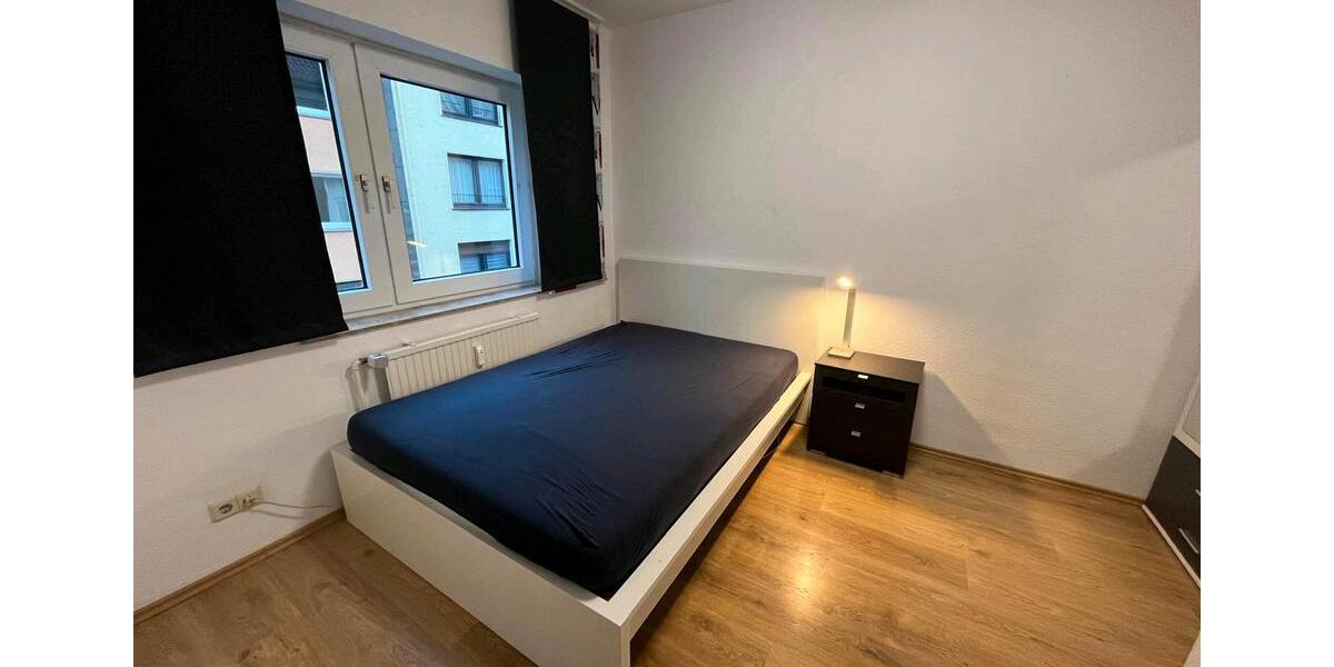 Helle ETW mit Balkon und Tiefgaragenstellplatz in zentraler Lage 2.5 zimmer
