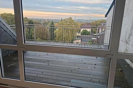 3 bis 4 Zimmerwohnung im Dachgeschoss ab Juli