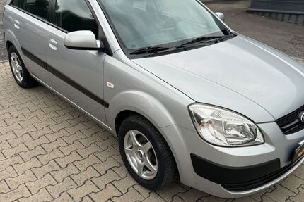 Kia Rio 157.000 km 2.990 € Dortmund 44319