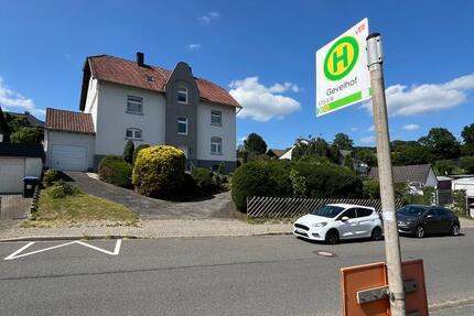 Mehr- Einfamilienhaus mit viel Platz und Garten -PROVISIONSFREI-