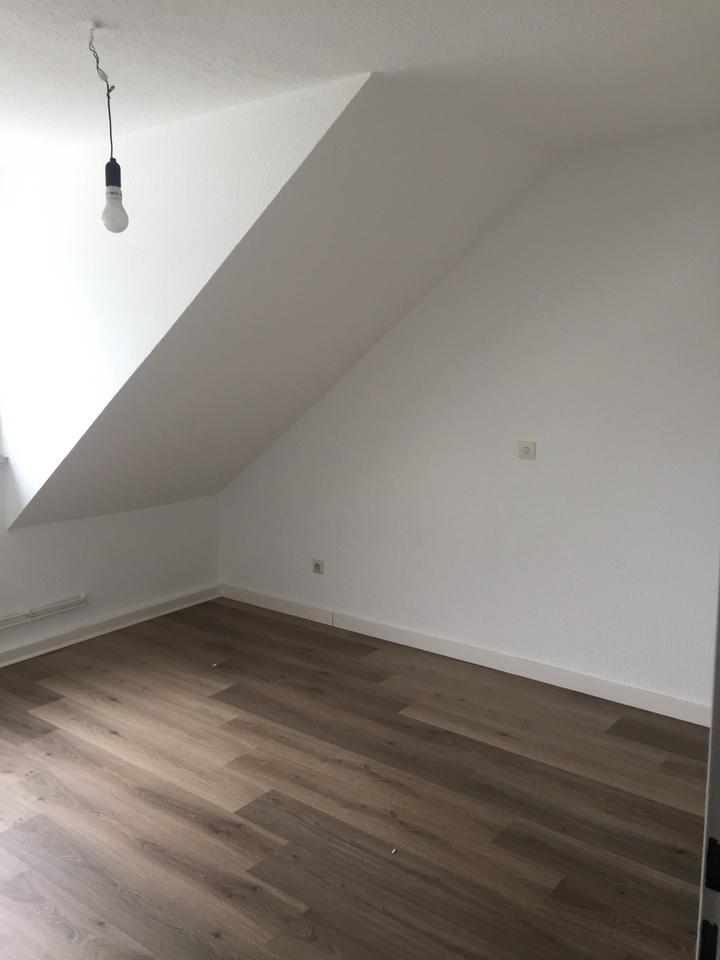 Helle 2-Zimmer-Wohnung mit Balkon in ruhiger Lage – Hillerheide