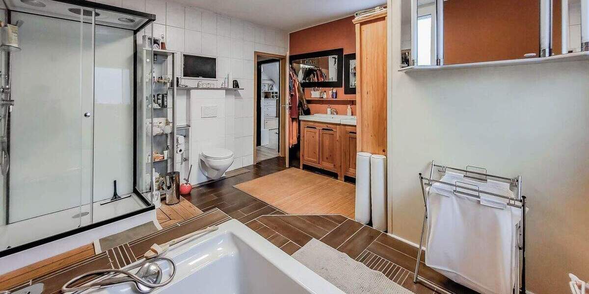 340m² - Photovoltaik - Ladesäule - Garage - Neue Heizung - Wintergarten 5 zimmer