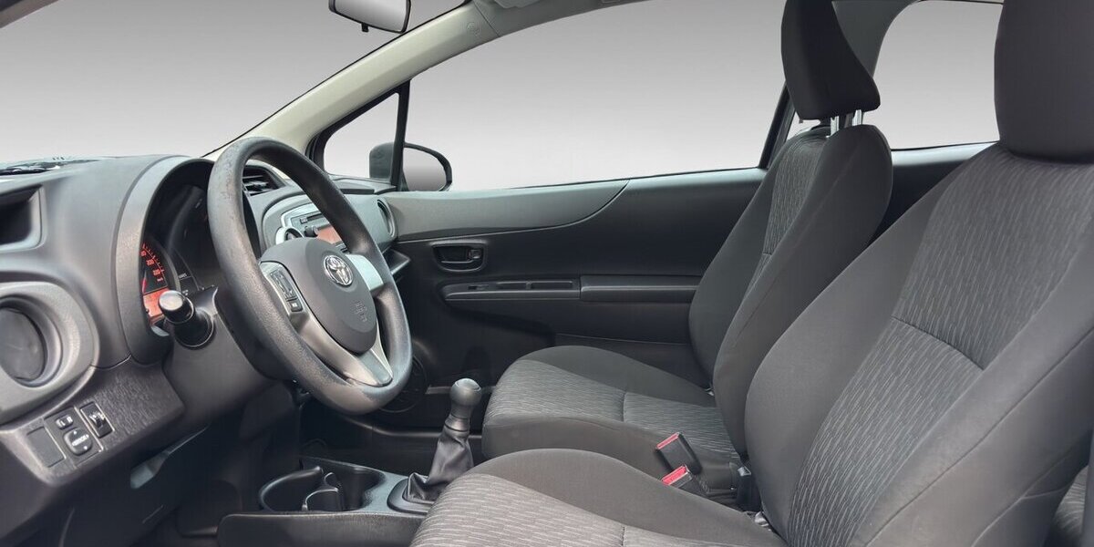 Toyota Yaris 1.0 Basic Radio 91.836 km 2.700 &euro; Wuppertal 42327