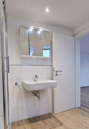 Modernes, helles sowie gemütliches Dachgeschoss mit 2 Zimmern, Küche, Diele, Bad mit Fenster