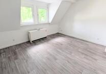 **Garten gefällig? +ca. 60m² Wohnung +MansardenZimmer +modernes Tageslichtbad +eigener Garten**