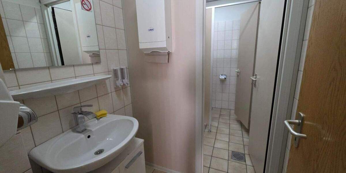 Gewerbeobjekt Velbert Mitte - 7 Zimmer, 210 m&sup2;, 1.600&euro; | Angebot:25246716