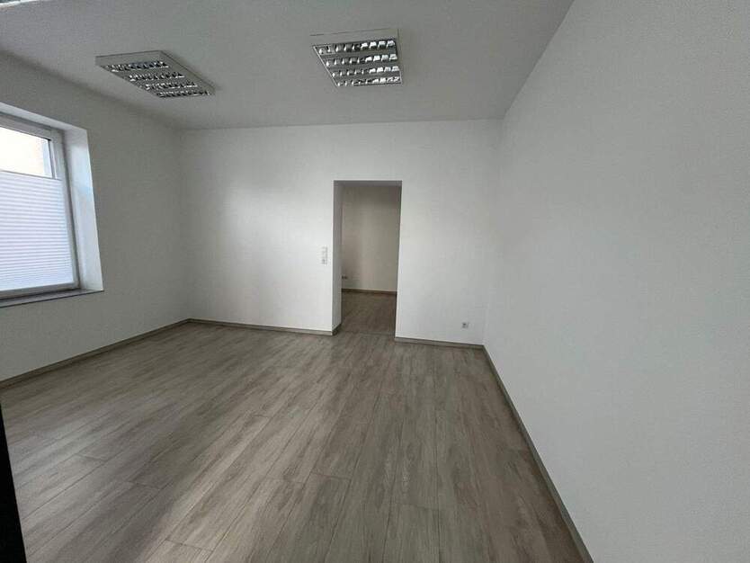 Attraktive GewerbeImmobilie zur Vermietung in Hagen - Moderne Bürofläche in Top-Lage mit Aufzug und Stellplatz!