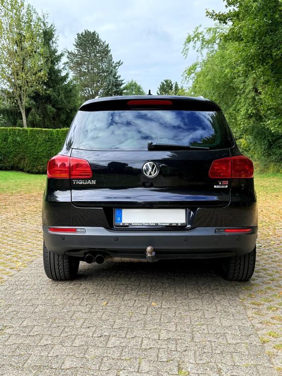 VW Tiguan 98.000 km 14.300 € Wuppertal 42369