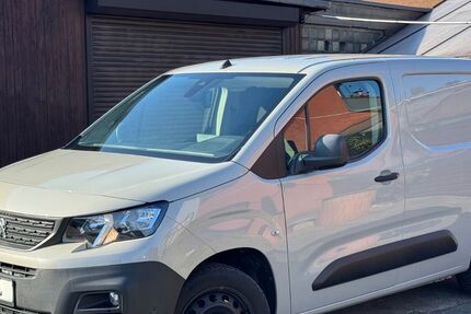 Peugeot Partner 125.000 km 10.900 € Duisburg 47179