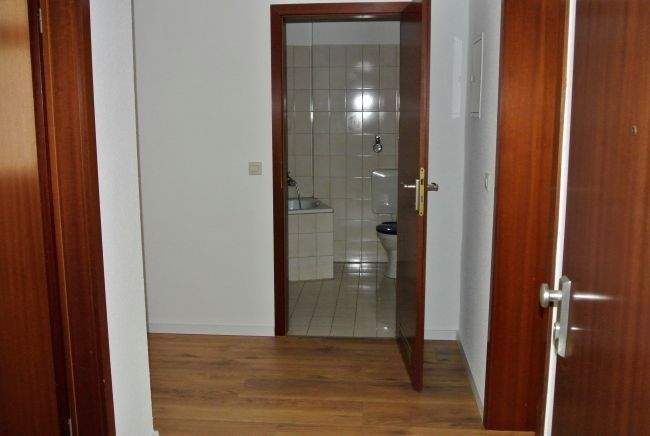 Im massiven beliebten Altbau werden Drei-Wohnungen zur Vermietung angeboten 3 zimmer