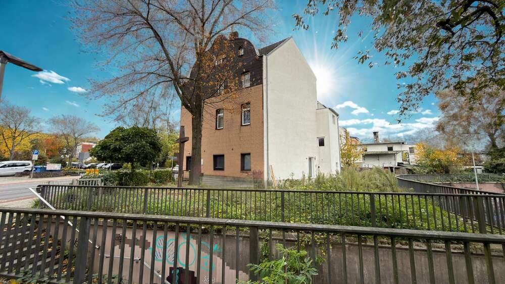 Modernisiertes 3-Parteienhaus mit Maisonette und Gartenanteil nahe Centro - Mehrfamilienhaus, Wohnhaus Oberhausen Osterfeld | Angebot:26041244