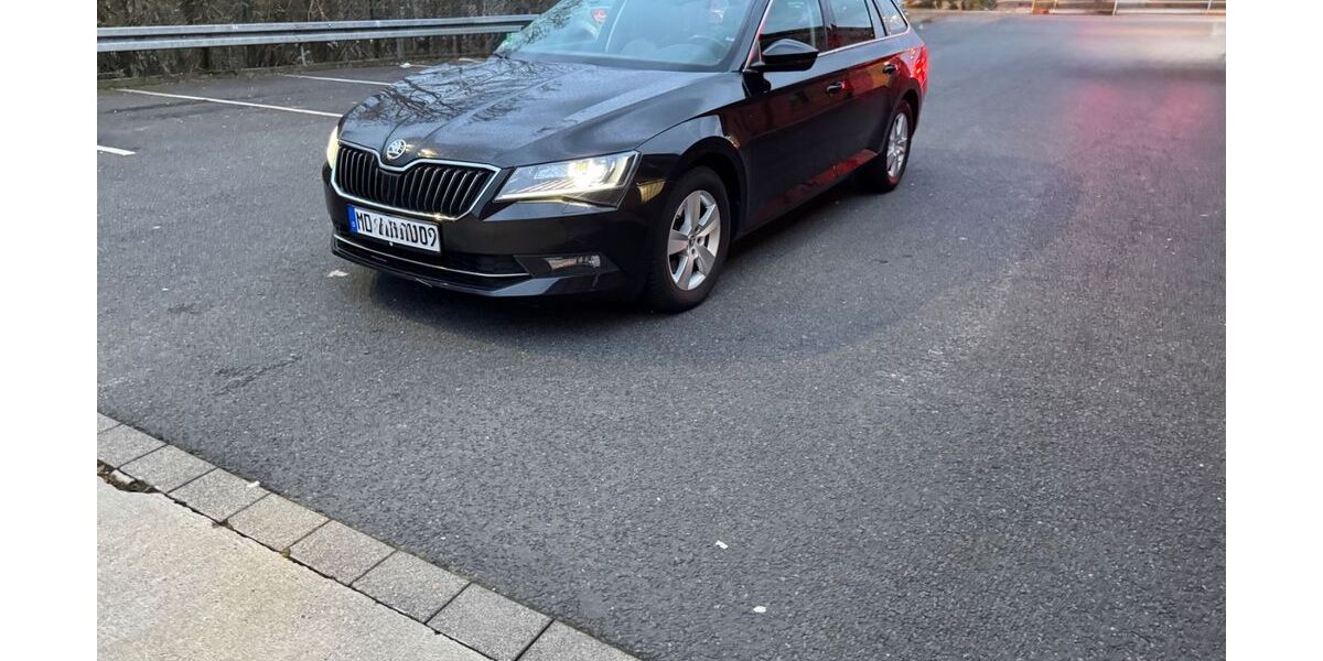 Skoda Superb 124.000 km 18.600 &euro; Velbert 42555