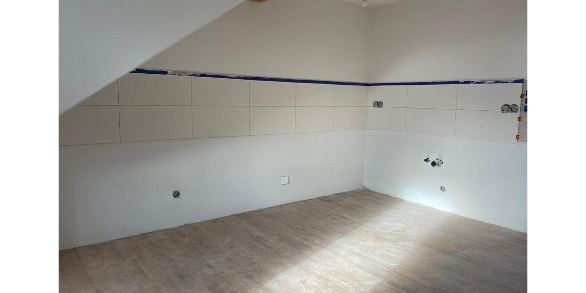 sanierte Dachgeschosswohnung-Besichtigung am 10.12.2025 16:30 Uhr 4 zimmer