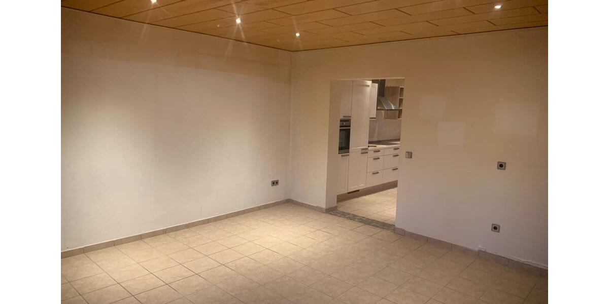 Helle Zweieinhalbzimmer-Wohnung im 1. OG mit 64 m2 2 zimmer