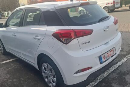 Hyundai i20 62.000 km 8.990 &euro; wuppertal 42277