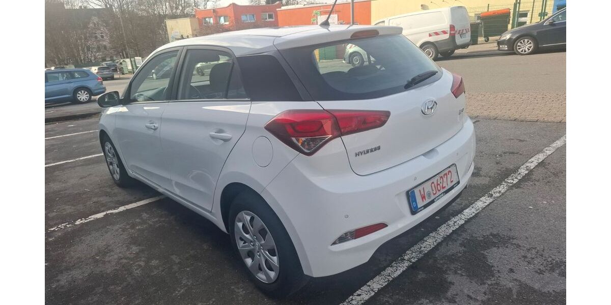 Hyundai i20 62.000 km 8.990 &euro; wuppertal 42277