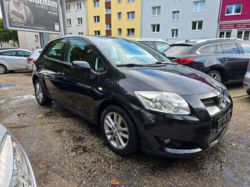Toyota Auris 106.000 km 4.999 € Essen 45144