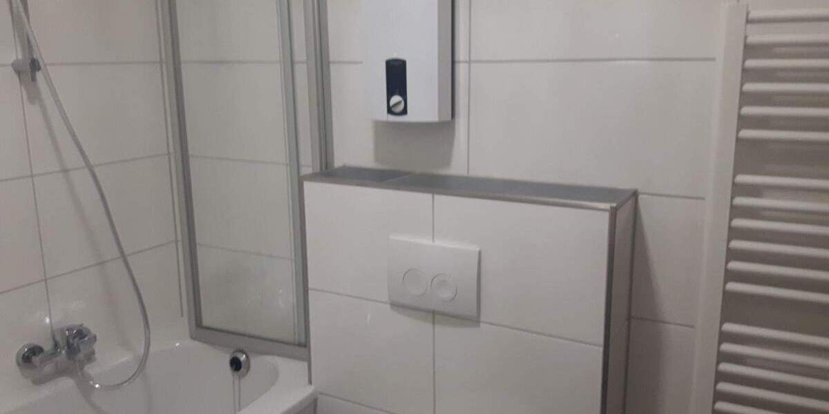 Schöne Altbauwohnung in einem 4 Parteienhaus. 4 zimmer