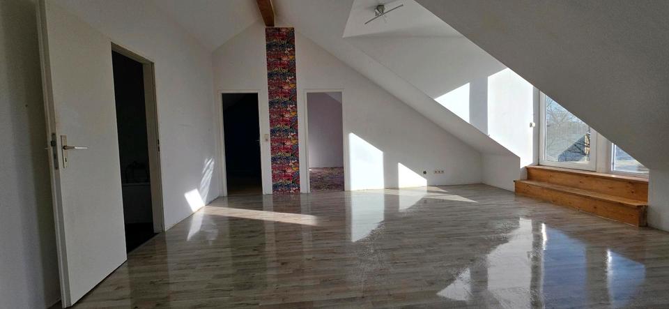 Dachgeschoßwohnung Oberhausen Alstaden - 3 Zimmer, 80 m&sup2;, 910&euro; | Angebot:26042384