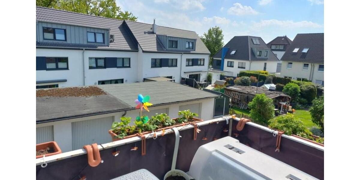 Mehrfamilienhaus mit 4 Garagen in guter Lage zimmer