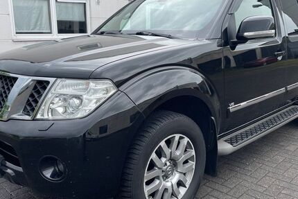 Nissan Pathfinder 253.000 km 11.500 € Duisburg 47167