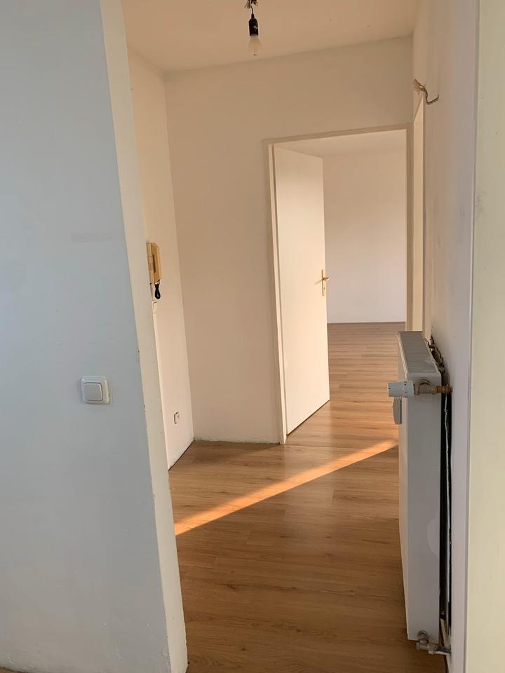 Sanierte zwei 2,5 Zimmer Wohnung mit Terrasse zimmer