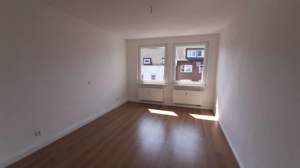 Landgrafenstraße 2- helle 3 ZKB Wohnung im 3.OG zu vermieten 3 zimmer