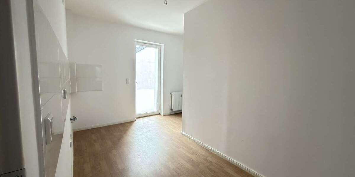 Exklusives Investment: Kernsaniertes Mehrfamilienhaus mit Balkon und Terrasse - Mehrfamilienhaus, Wohnhaus Gelsenkirchen Gelsenkirchen-West | Angebot:25751689