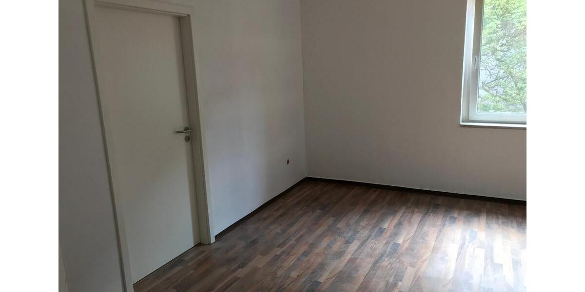 GE Rotth. 1OG 3 SZ + WZ + Küche + Bad + Korr + Keller 86 QM 5 zimmer