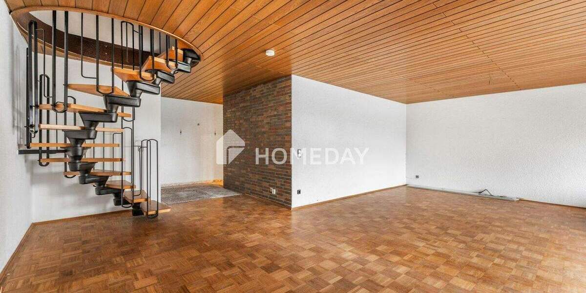 Großzügige 115 m² Etagenwohnung mit zusätzlichem DG-Zimmer, Loggia und sofortiger Bezugsfreiheit 3 zimmer