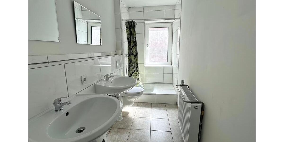 Sanierte möblierte 4,5 Zimmerwohnung 2 Bäder Einbauküche 4.5 zimmer