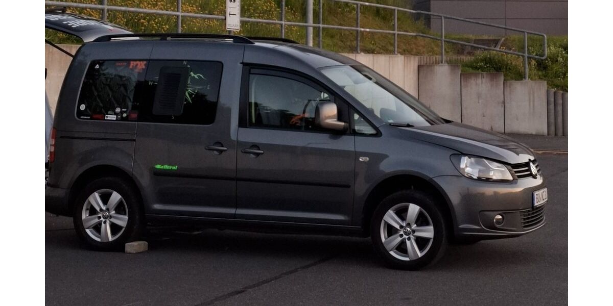 VW Caddy 152.000 km 9.999 &euro; Bochum 44805