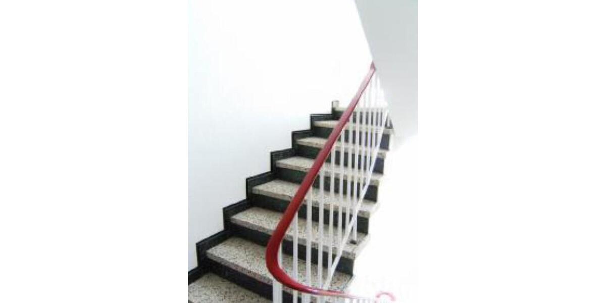 Mehrfamilienhaus mit 4 Garagen in guter Lage zimmer